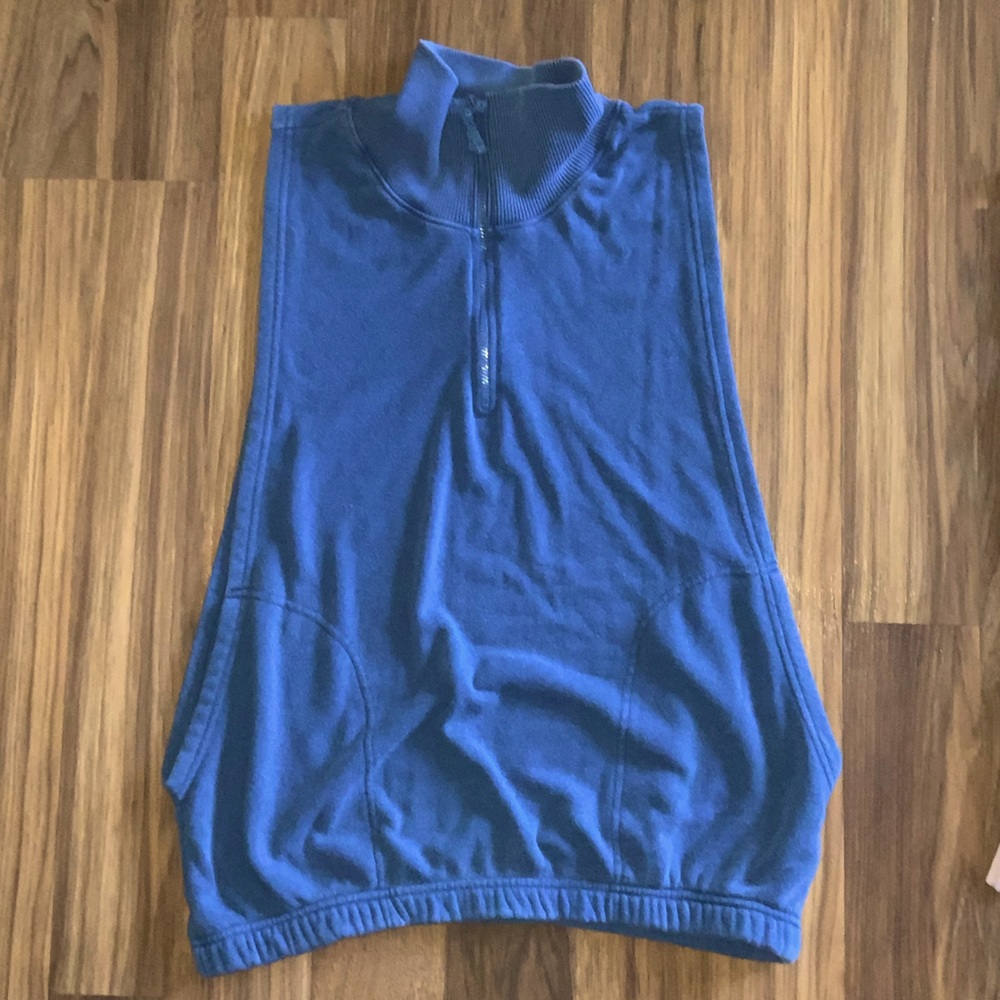 Sleeveless sweatshirt